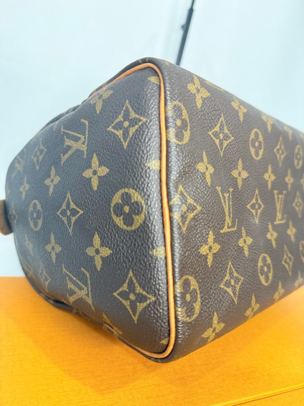 Louis Vuitton Monogram Speedy 25 - Picture 9 of 16